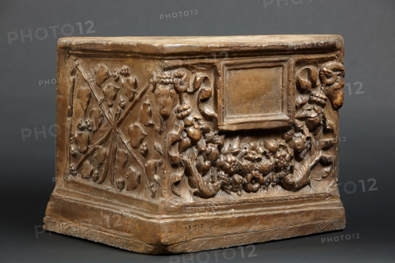 Cast of front and side of an un-inscribed cinerarium, late 18th or early 19th century. Creator: Unknown.
