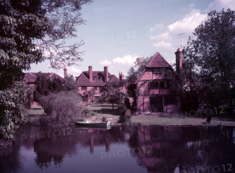 Wharf Barn on the River Thames at Sutton Courtenay, Berkshire, c1955.  Creator: Arthur Charles Kirby Ware.