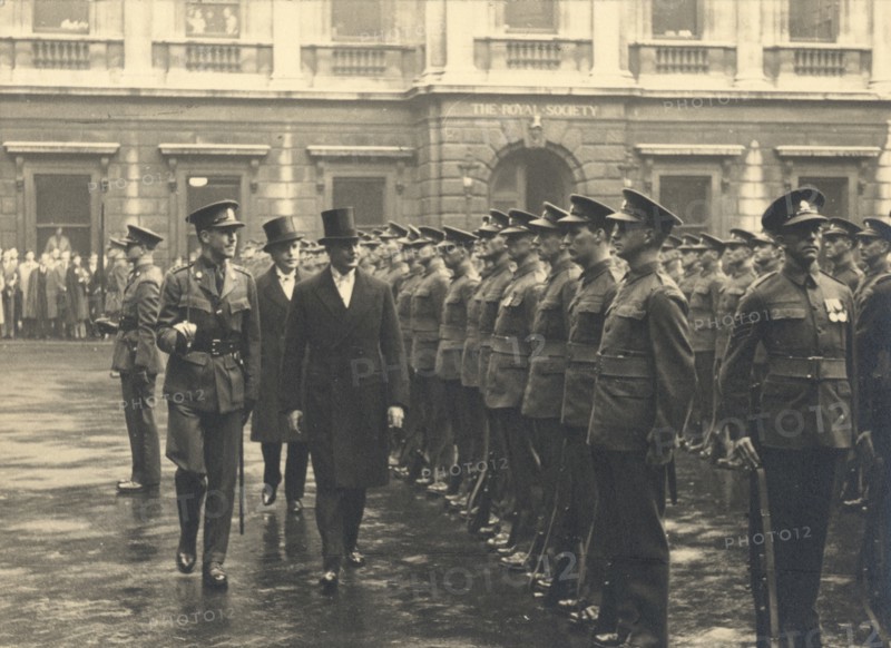 HRH the Duke of Gloucester inspecting the Artists' Rifles Guard of Honour..., April 1939. Creators: Topical Press Agency, Unknown.