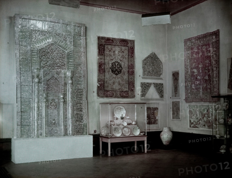 Gallery IV, the International Exhibition of Persian Art, at the Royal Academy of Arts, 1931. Creator: Unknown.