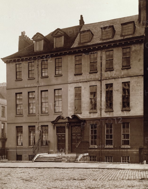Old House, Queen Square, Bloomsbury, c1883. Creator: Henry Dixon & Son.