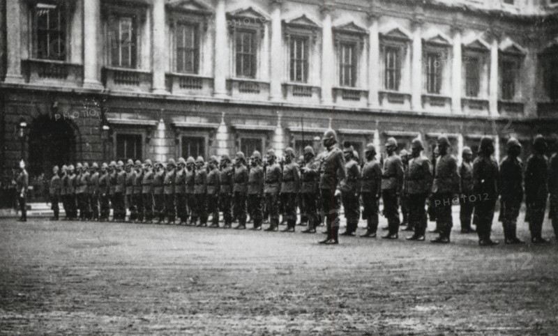 The Artists' Rifles in the courtyard  of Burlington House, c1884. Creator: Unknown.