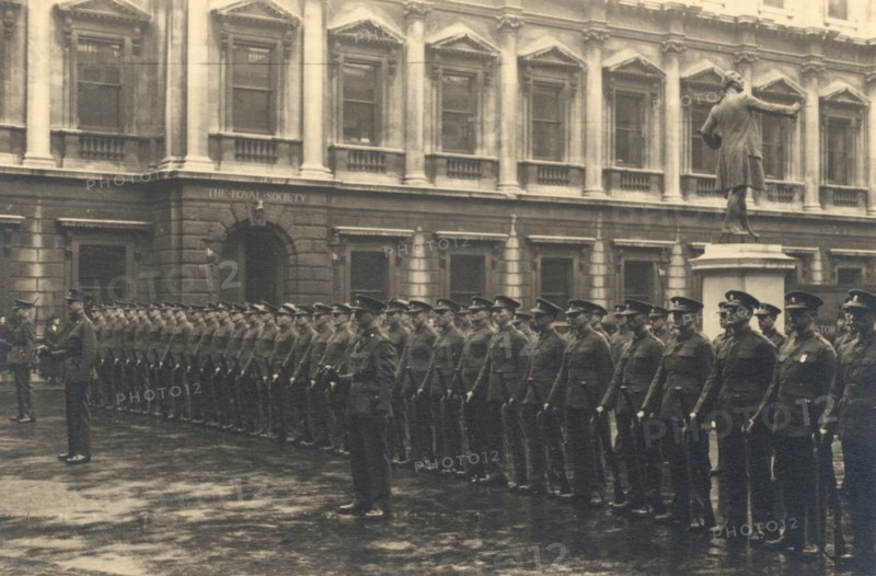 The 38th Middlesex (Artists') Rifle Volunteers in the courtyard at Burlington House, April, 1939. Creator: Unknown.