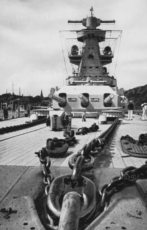 Le croiseur lourd allemand "Admiral Scheer" en 1936