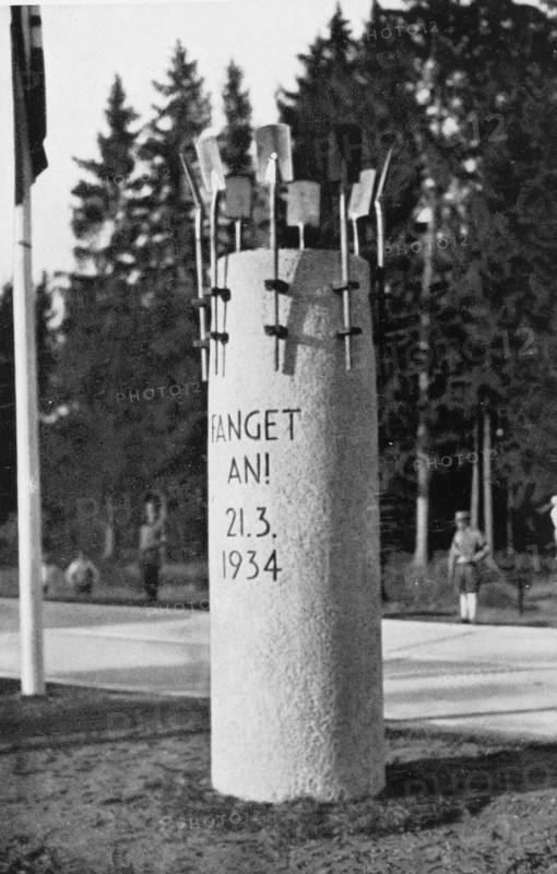 Post indicating the beginning of the construction of the Munich motorway (1934)