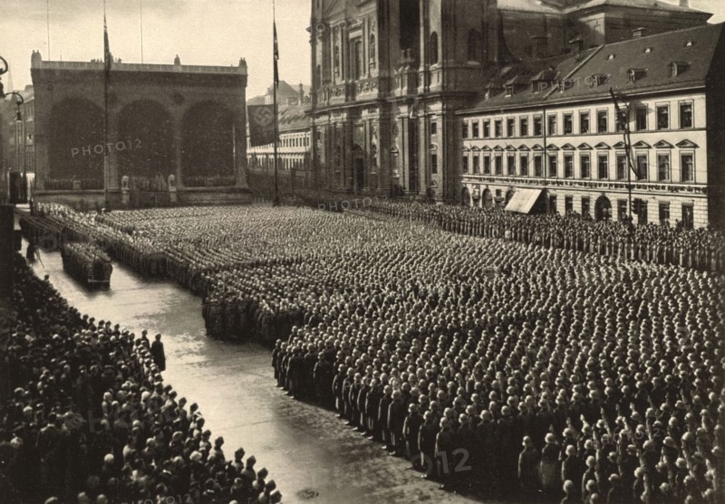 Cérémonie du serment hitlérien, 1935