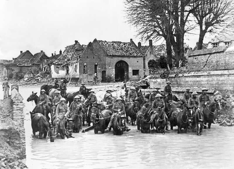 Bataille de Cambrai novembre 1917, cavalerie anglaise - La première guerre mondiale 1914-1918. Première Guerre Mondiale - Nous contacter pour la légende complète