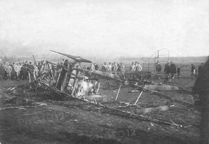 Un des 4 avions allemands abattus après le bombardement de Paris dans la soirée du 11 mars 1918.