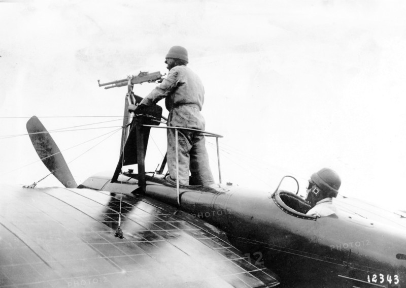 L'aviation française pendant la guerre de 1914/1918 - Le premier essai de mitrailleuse sur un avion français