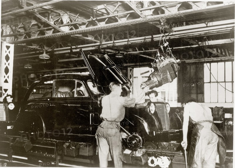 Ouvriers de l'Usine Renault de Billancourt dans les années 50.
