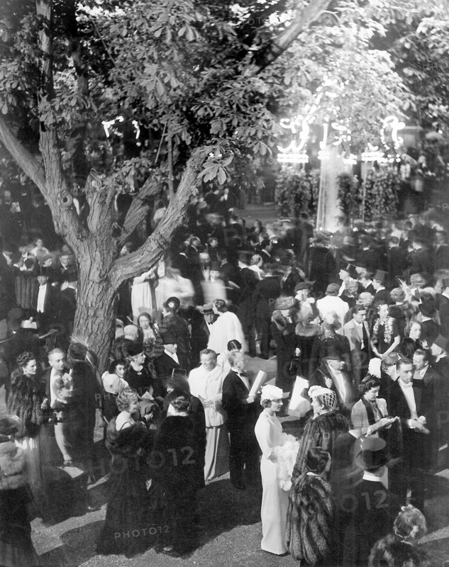 Fête de la grande nuit de Lonchamp en juuillet 1938.