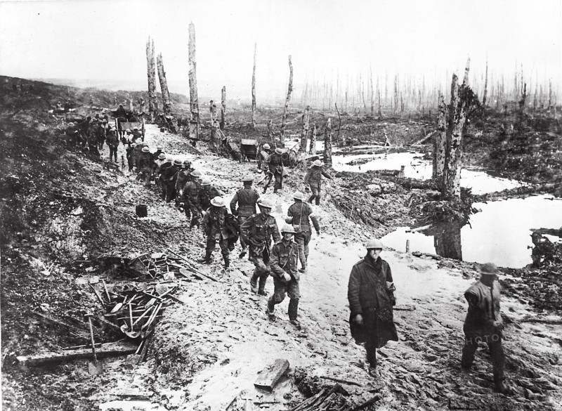 Soldats britanniques sur le front de la Somme en septembre 1916 - La première guerre mondiale 1914-1918. Nous contacter pour la légende complète