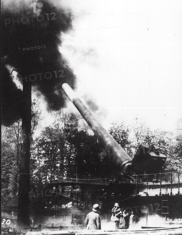 Première guerre mondiale. Les Berthas en 1908,  Canons géants allemands fabriqués par les usines Krupp,  qui tiraient sur Paris d'une distance d'environs 100 KM.