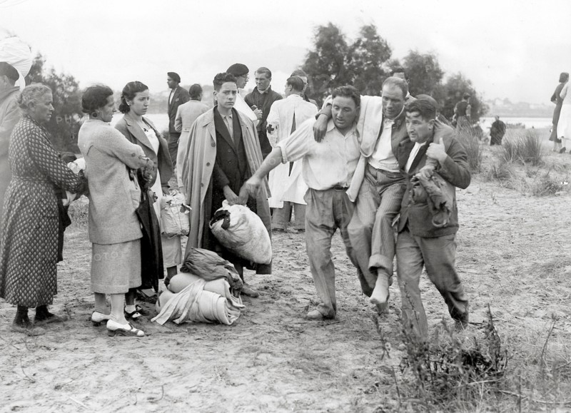 Spanish refugees near the Franco-Spanish frontier, 1936