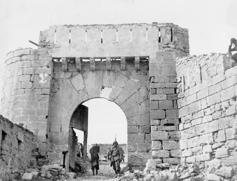 The ancient gate of Alcaniz, 1938