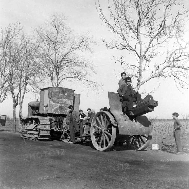 Miliciens sur la route d'Argelès, 1939