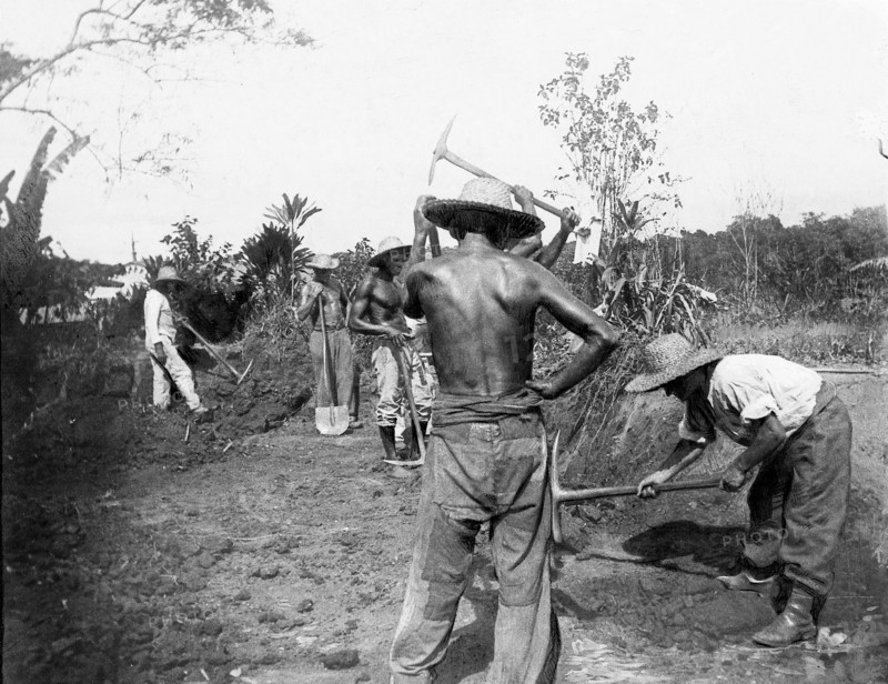 Police et justice en France au XX siècle. Les bagnes, les prisons. Quelques semaines chez les forçats, les bagnes en Guyane en 1908, reportage de Jean Galmot, correspondant du journal l'Illustration. Bagne de Saint-Laurent du maroni.