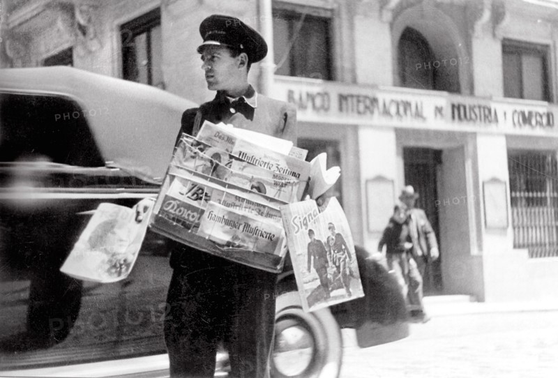 Vendeur de journaux le 8 mai 1945 à Madrid