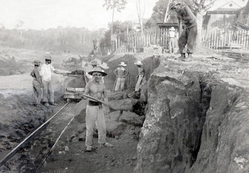 Police et justice en France au XX siècle. Les bagnes, les prisons. Quelques semaines chez les forçats, les bagnes en Guyane en 1908, reportage de Jean Galmot, correspondant du journal l'Illustration.
