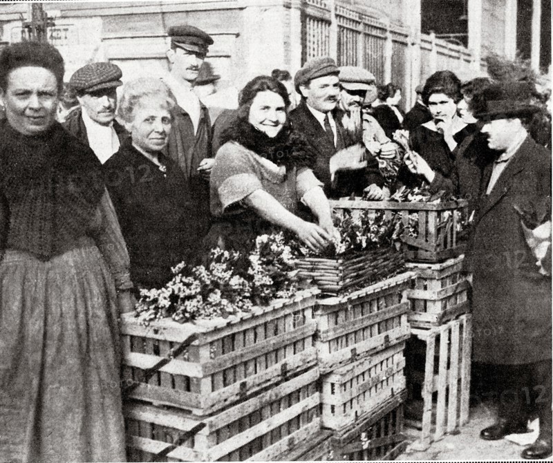 Vente de muguet le 1er mai 1921