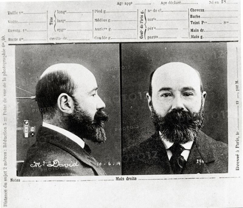 Fiche anthropométrique de 1941. Inventée par Alphonse Bertillon, elle permettait l'identification des criminels fondée sur le principe des fiches signalétiques.