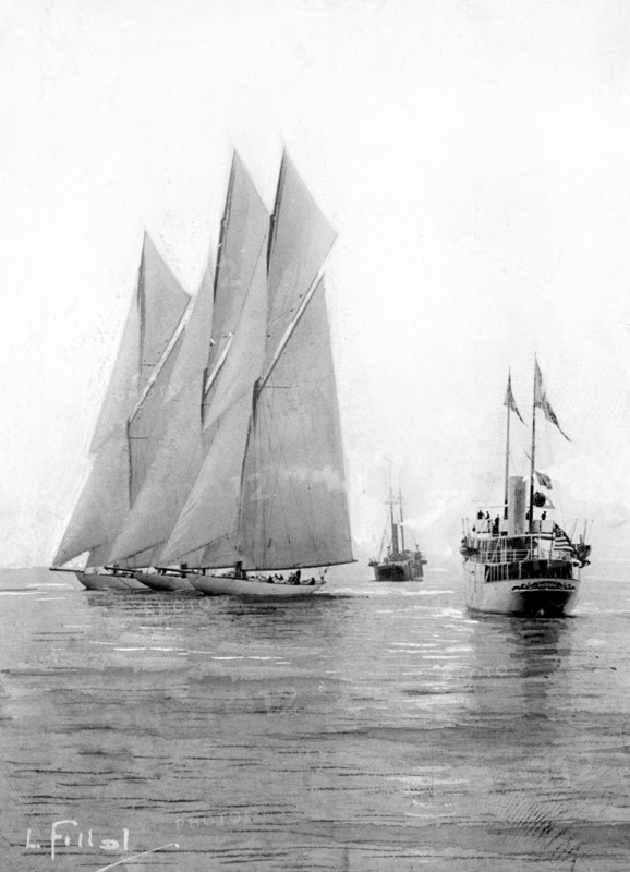 Sélections de l'América's Cup en août 1903.  Départ pour une course d'essai des trois yachts américains "Reliance", "Constitution" et "Columbia".  Photographie parue dans L'Illustration du 5 septembre 1903.