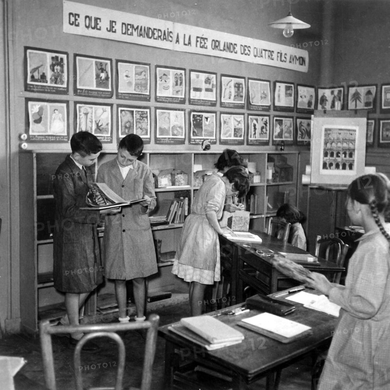 L'école et l'enseignement en France dans les années 1950. Lycée Claude Bernard à Paris en 1954.