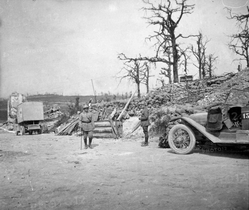 Le poste de secours  dit de "la citerne", sur la route de Verdun au Fort de Souville, août 1916.