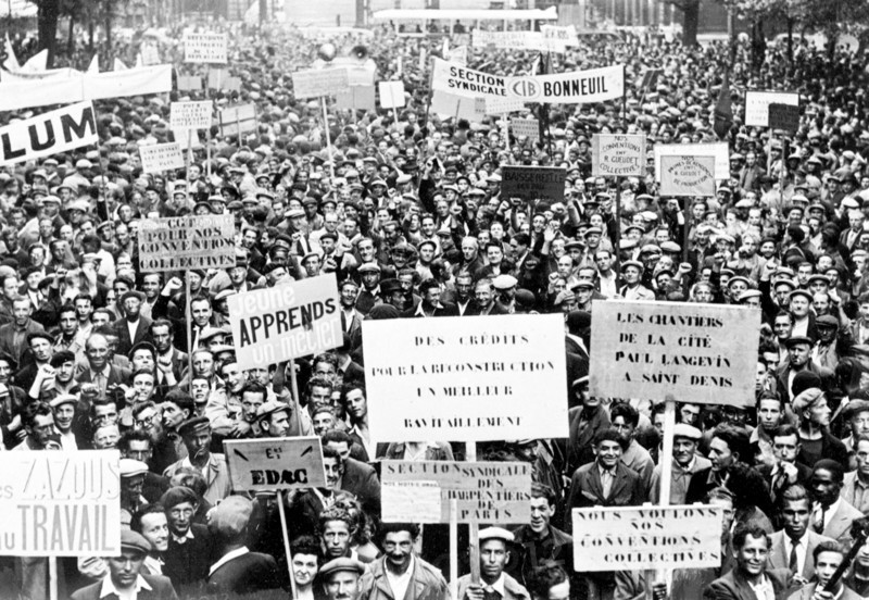 Vague de grèves en 1947.  Début juin 1947, après les manifestations sociales du mois de mai mettant en cause l'autorité du gouvernement, les grèves s'étendirent parmi les salariés, la plupart des revendications portant sur un supplément de salaire horaire de 10 francs. Ouvriers boulangers, ouvriers du bâtiment puis cheminots se mobilisèrent.  Photographie parue dans France-Illustration du 14 juin 1947.