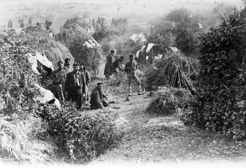 Première Guerre des Balkans
Un bivouac dans les retranchements bulgares devant Andrinople en Turquie
Photo parue dans l'Illustration n°3640 du 30 novembre 1912