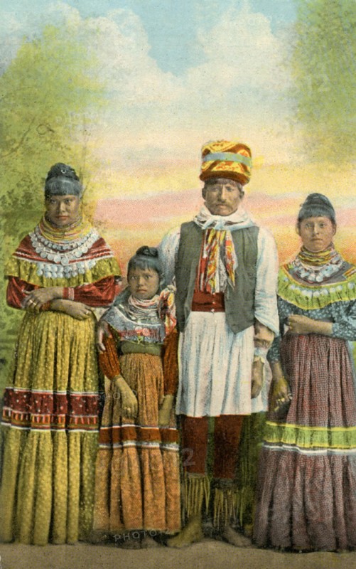 Carte postale représentant une famille Indienne Séminole, Floride