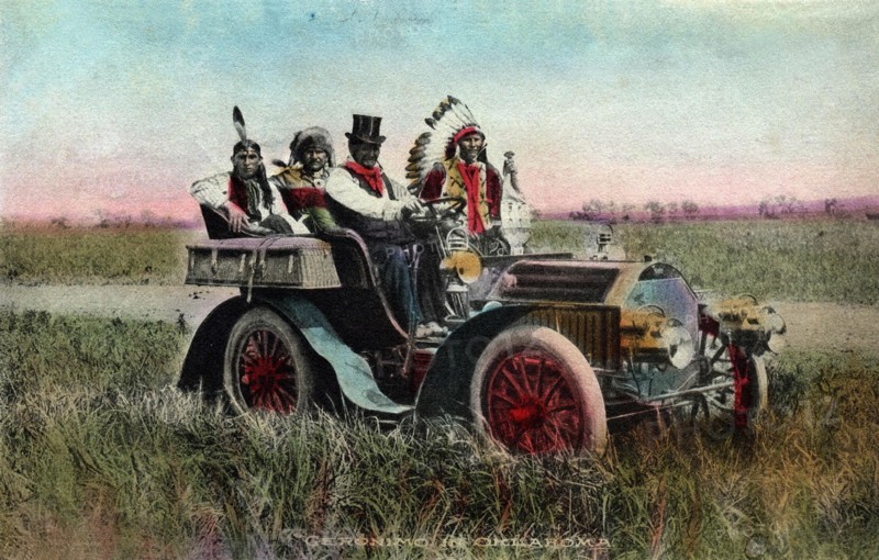 Photo card taken in 1905 at Ranch 101, created by George W. Miller in 1892, representing Géronimo (1829-1909), chief ot the Chiricahuas Apache tribe, driving a car