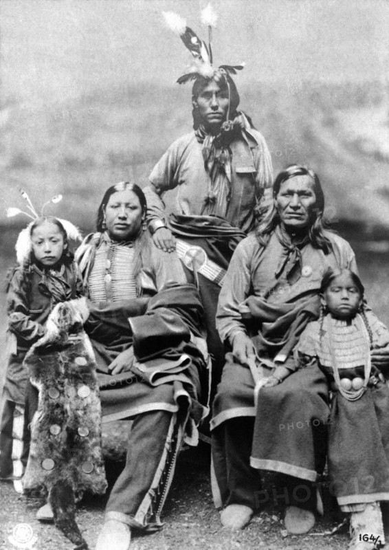 Photo card representing an Indian family