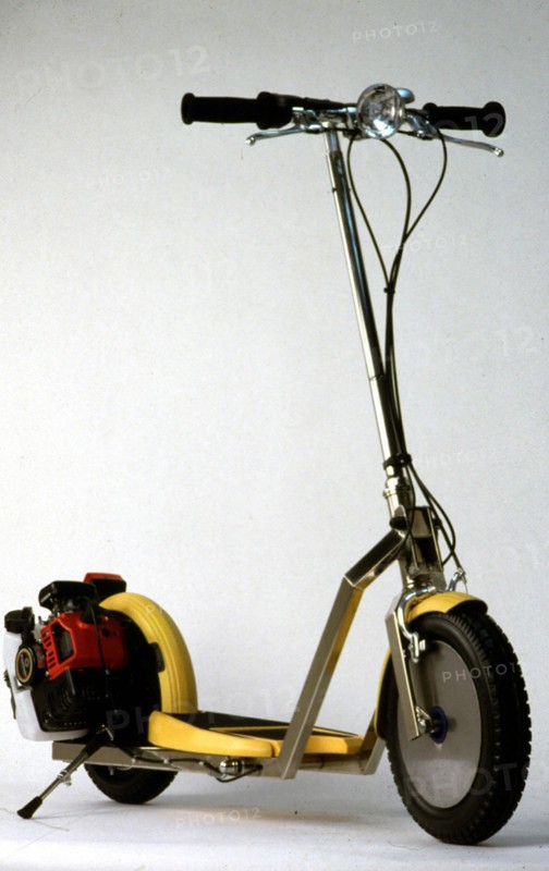 Patinette à moteur pliable