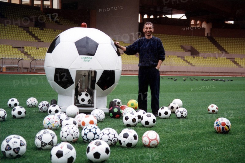 Trainer 2000, entraîneur de football