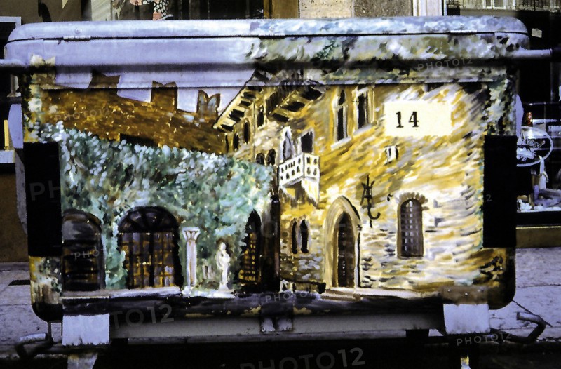 Poubelle peinte à Vérone