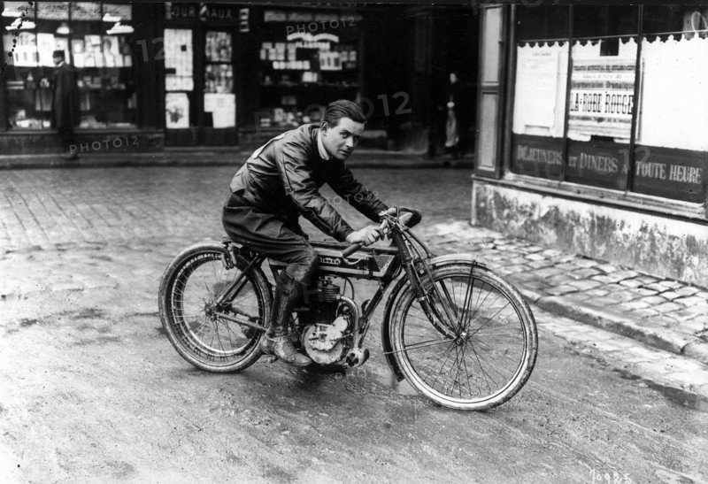 Singer motorcycle in 1912