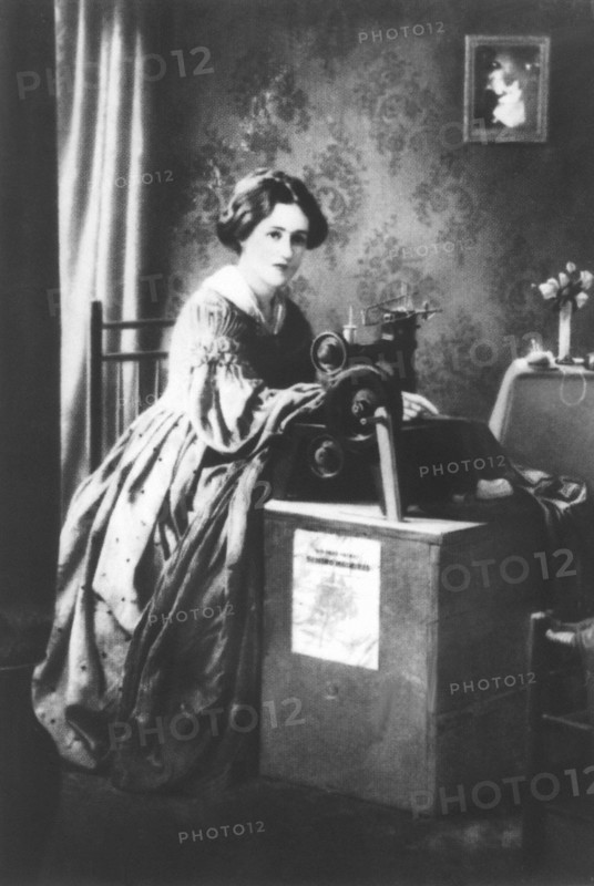 Machine for shoe and slipper stitching