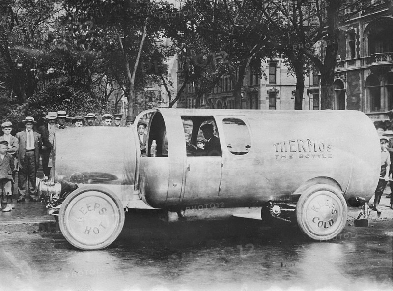 Voiture en forme de Thermos