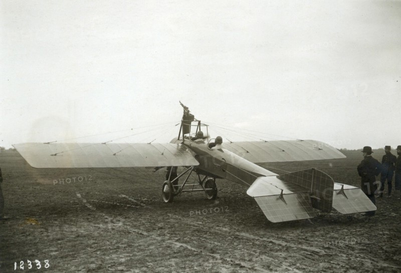 Avion mitrailleur