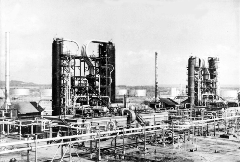 Raffinerie de pétrole de Port-Jérôme, inaugurée en 1933