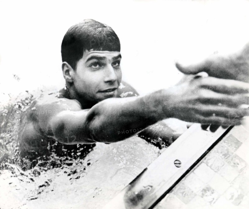 A Londres, le nageur américain Mark Spitz  vient de battre un nouveau  record du monde (30 septembre 1967)