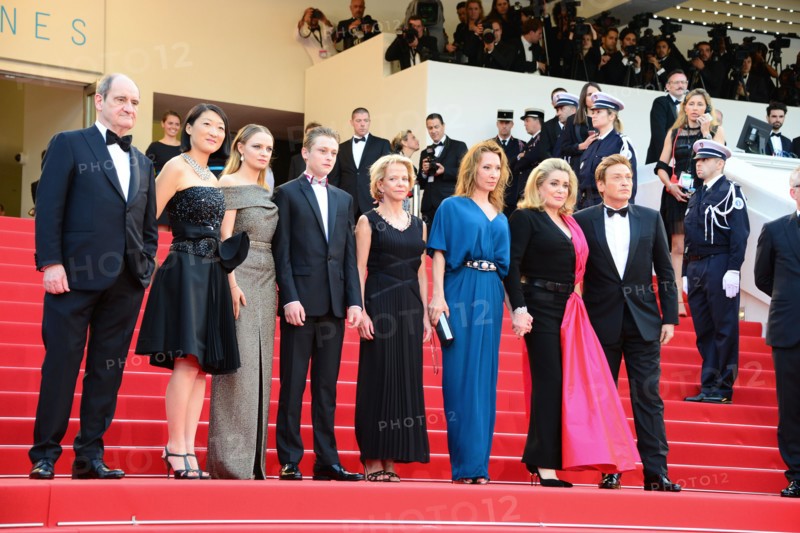 Pierre Lescure et Fleur Pellerin avec l'équipe du film "La Tête haute", Festival de Cannes 2015
