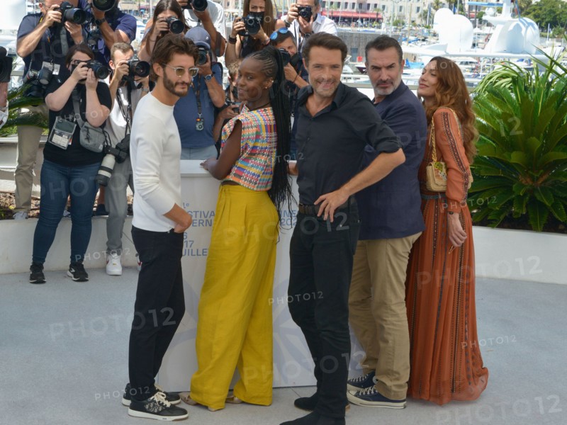 Photocall du film "OSS 117 : Alerte Rouge en Afrique Noire", Festival de Cannes 2021