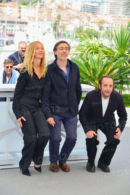 Photocall of the film 'Chronique d'une liaison passagère', 2022 Cannes Film Festival