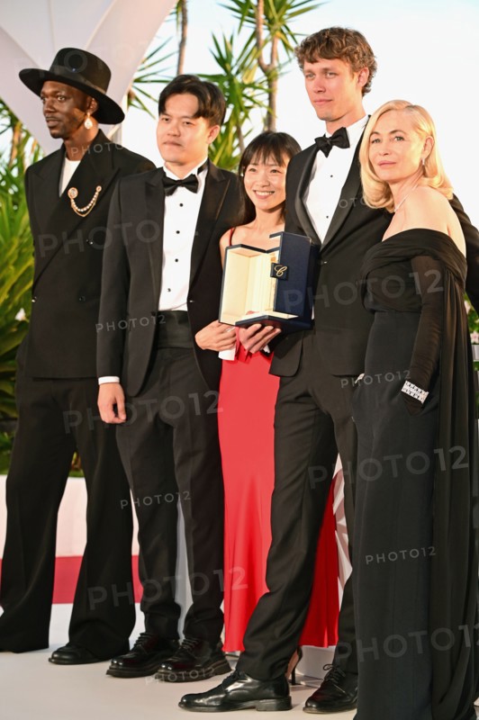 "Mongrel" film crew and Jury of the Caméra d'Or