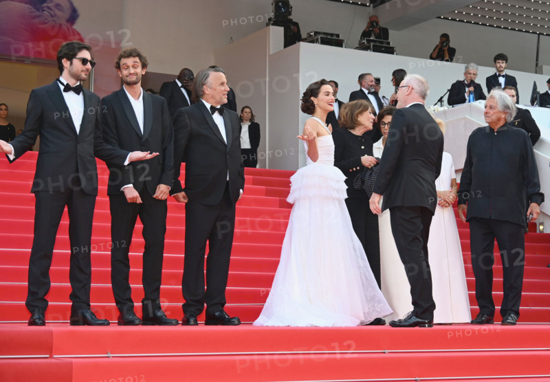 Montée des marches du film "Nouvelle vague"