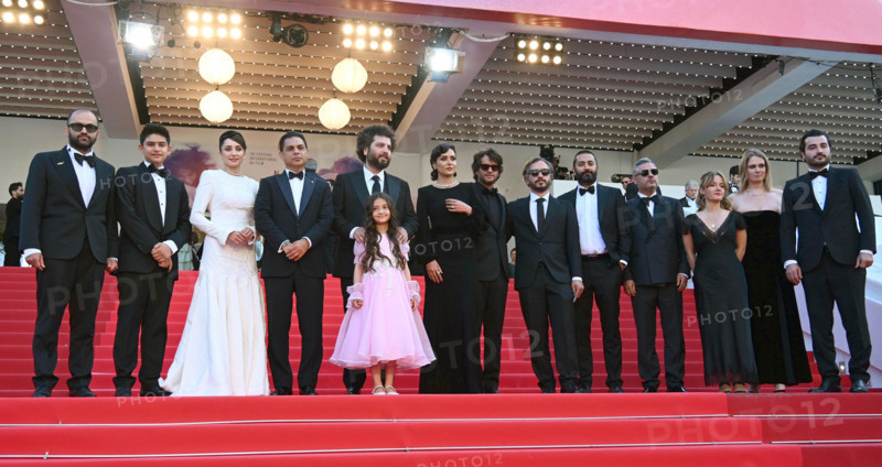 Descente des marches du film "Woman and Child"