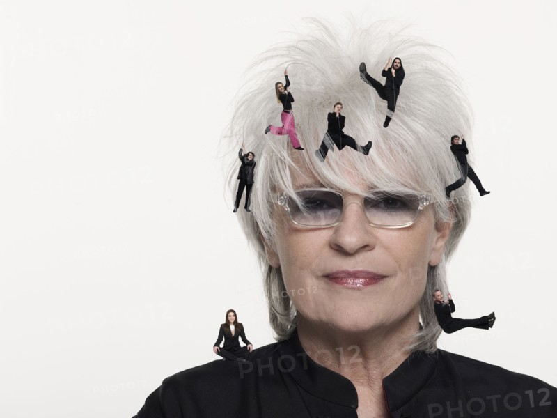 Catherine Lara et la troupe du spectacle musical "Graal"