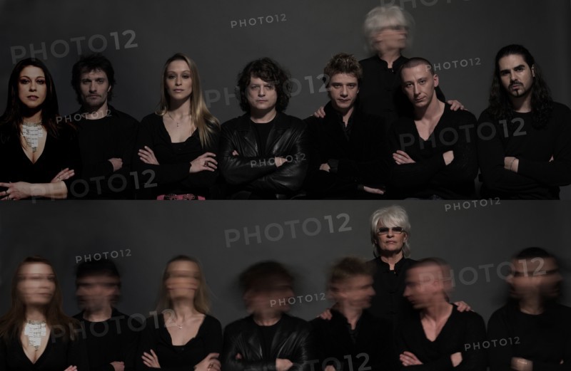 Catherine Lara et la troupe du spectacle musical "Graal"
